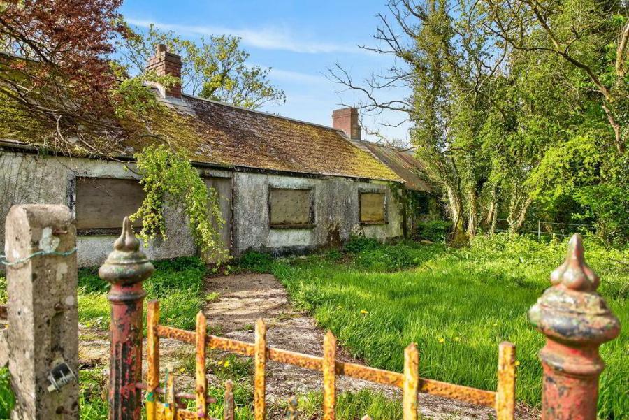 50 /52 Clonkeen Road