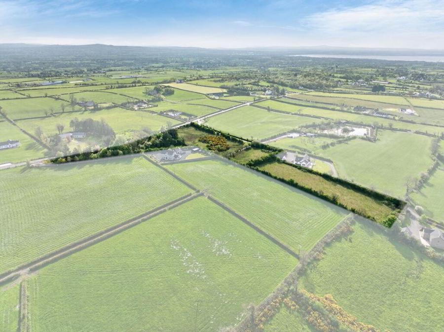 50 /52 Clonkeen Road