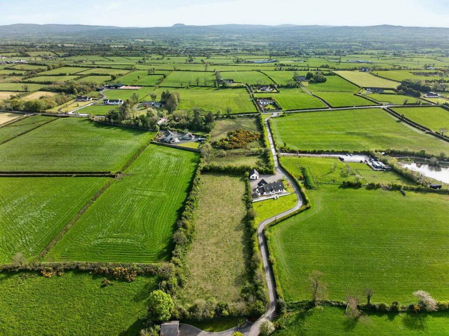 50 /52 Clonkeen Road