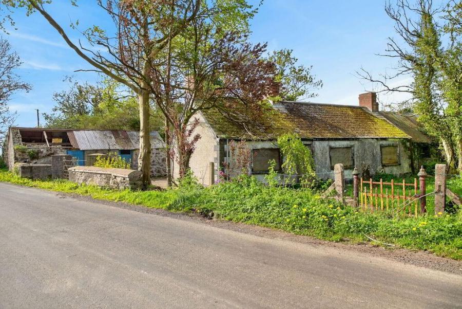 50 /52 Clonkeen Road
