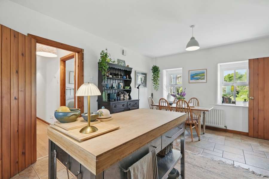 Sheelaghs Cottage, 6-8 Strand View Park
