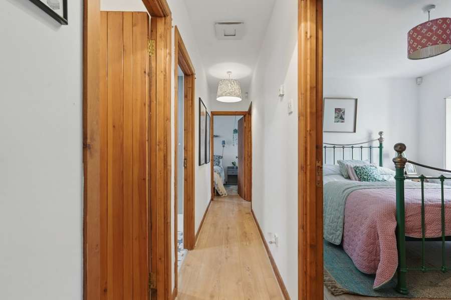 Sheelaghs Cottage, 6-8 Strand View Park
