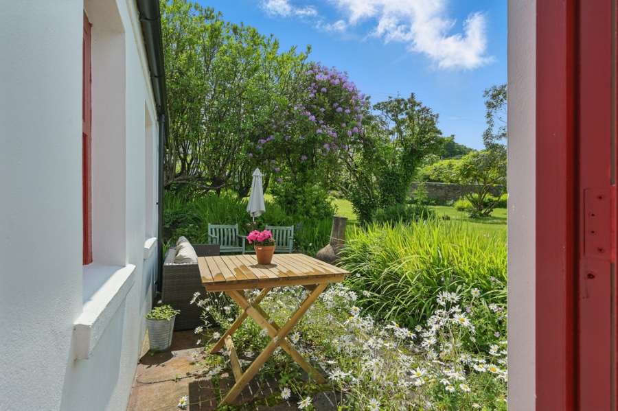 Sheelaghs Cottage, 6-8 Strand View Park
