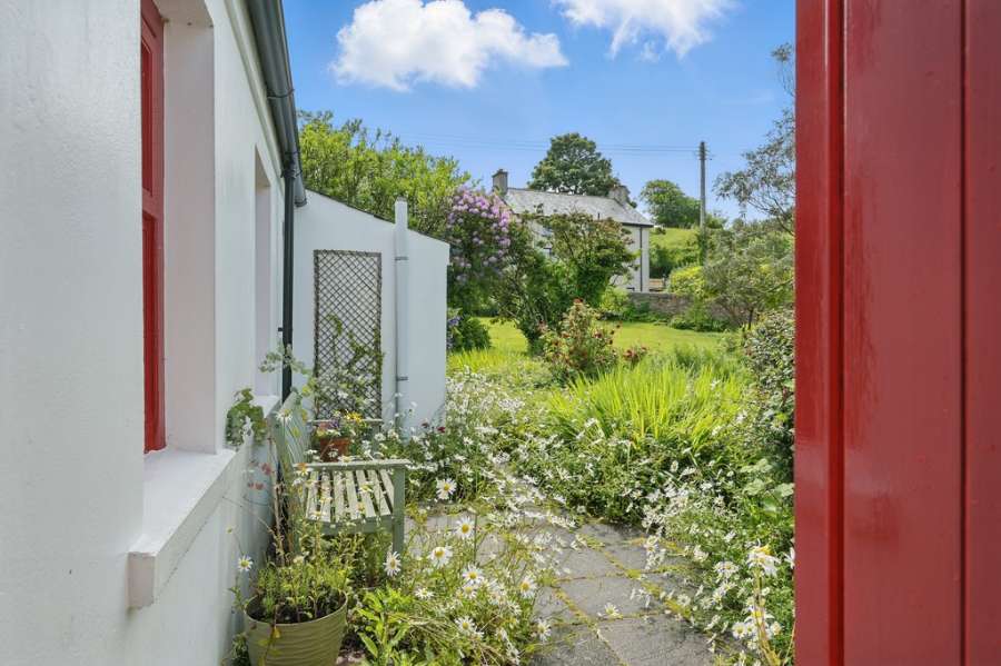 Sheelaghs Cottage, 6-8 Strand View Park
