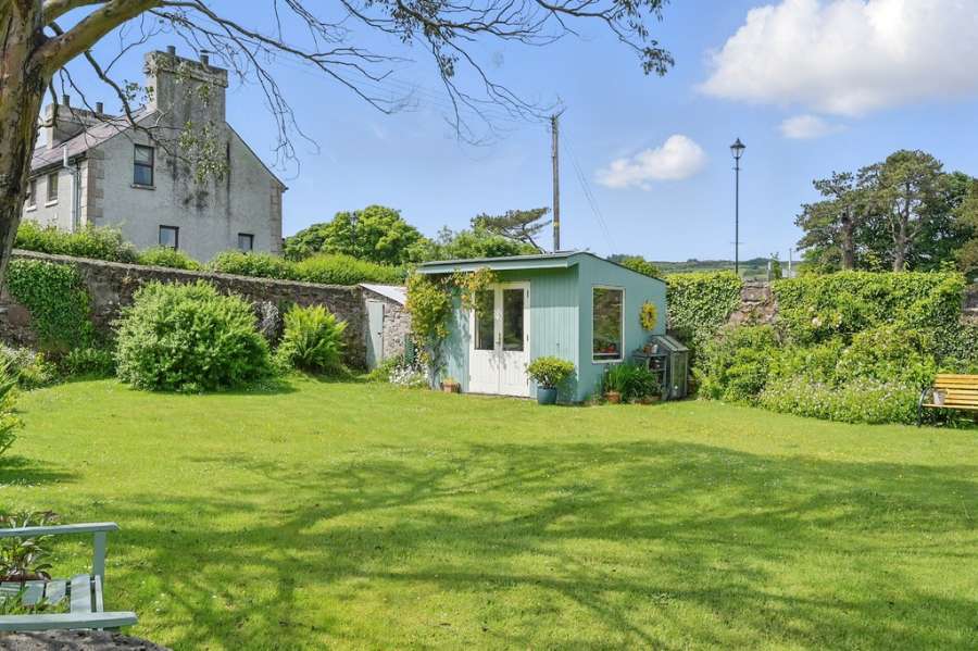 Sheelaghs Cottage, 6-8 Strand View Park