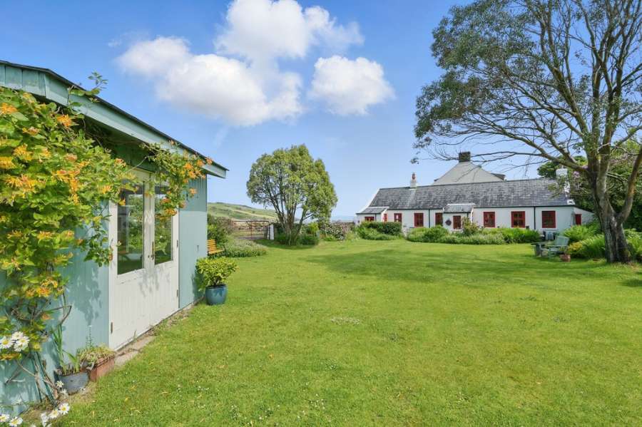 Sheelaghs Cottage, 6-8 Strand View Park