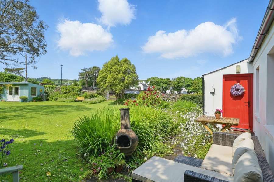 Sheelaghs Cottage, 6-8 Strand View Park