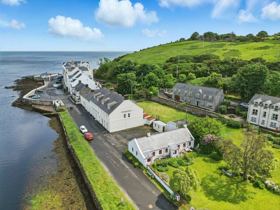 Sheelaghs Cottage, 6-8 Strand View Park