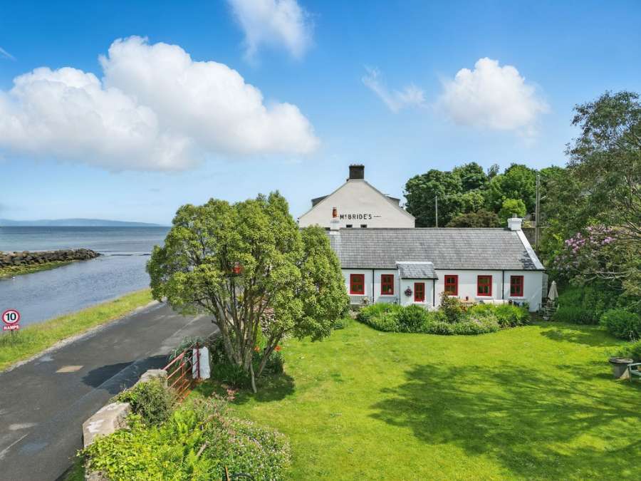 Sheelaghs Cottage, 6-8 Strand View Park