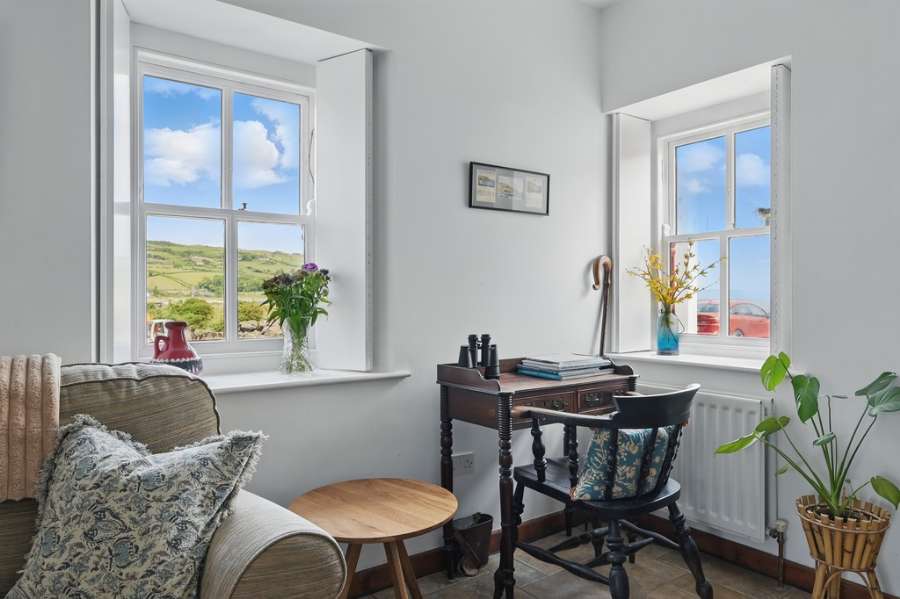 Sheelaghs Cottage, 6-8 Strand View Park