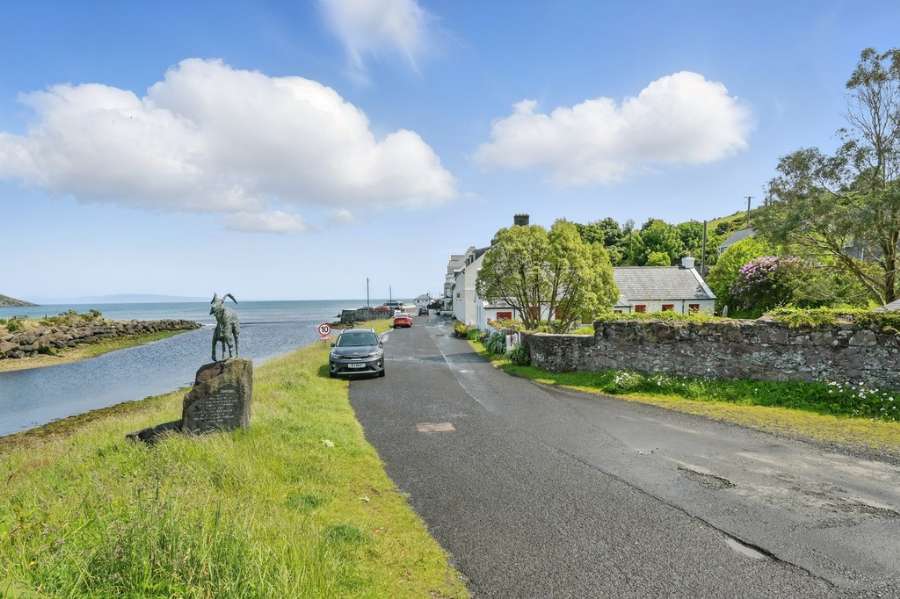 Sheelaghs Cottage, 6-8 Strand View Park
