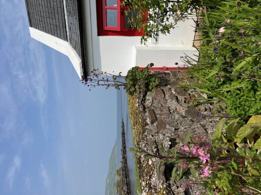 Sheelaghs Cottage, 6-8 Strand View Park