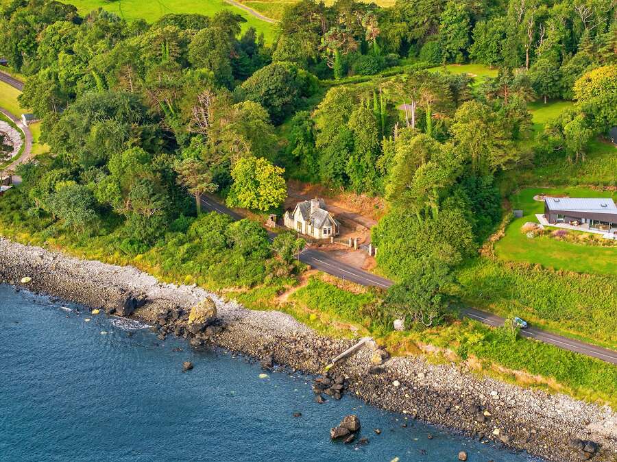 Cairndhu Gate Lodge, 186 Coast Road
