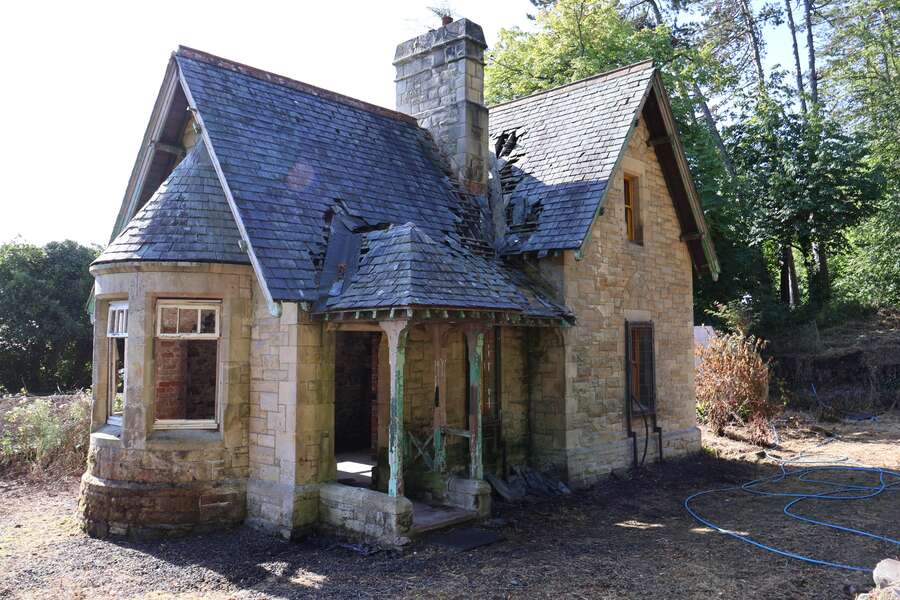 Cairndhu Gate Lodge, 186 Coast Road