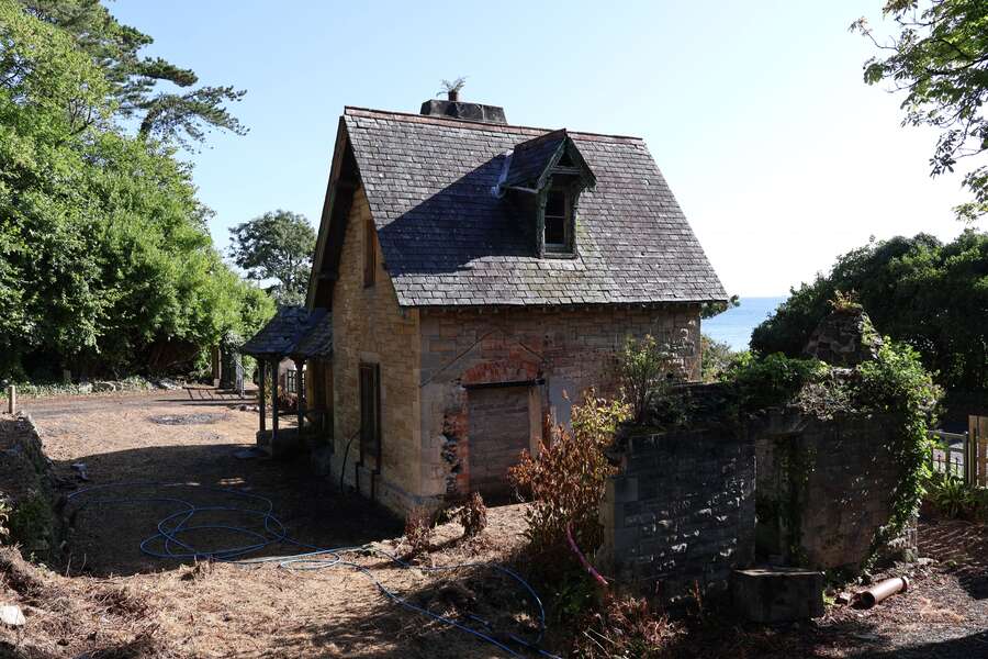 Cairndhu Gate Lodge, 186 Coast Road