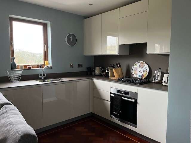 Apartment 10 Fairways, 16-18 Coast Road