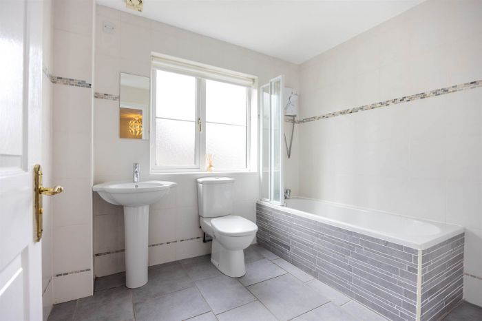 15 Castleview Cottage Gardens