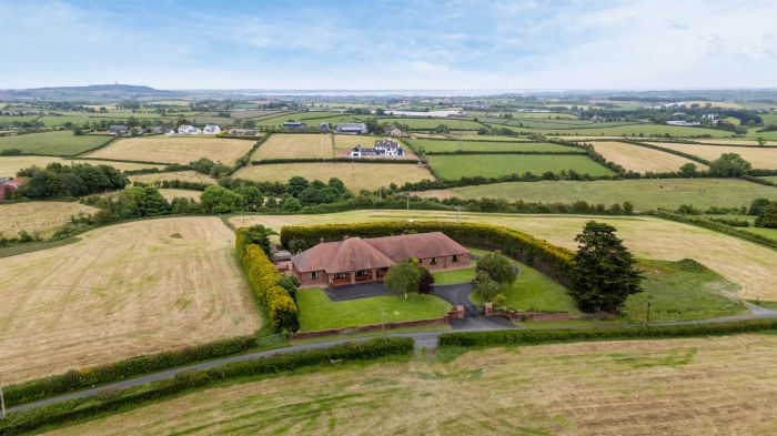 Hillview Cottage , 9-11 Lisleen Road