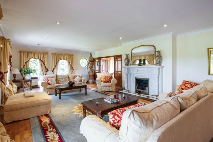 Hillview Cottage , 9-11 Lisleen Road