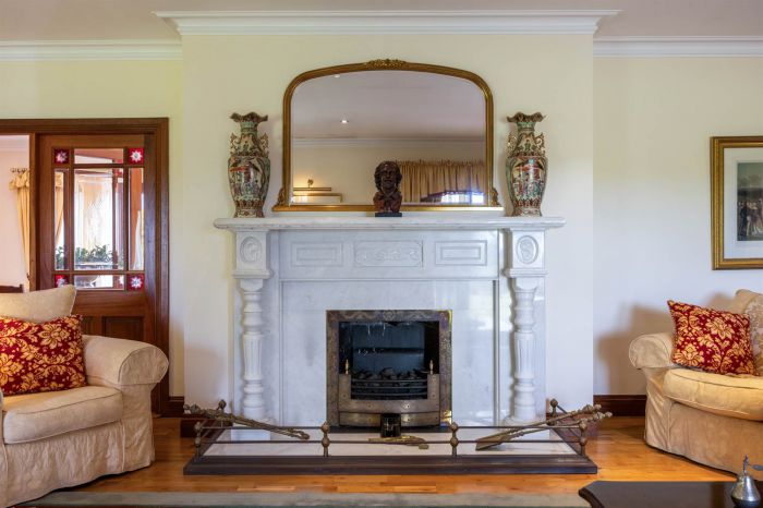 Hillview Cottage , 9-11 Lisleen Road