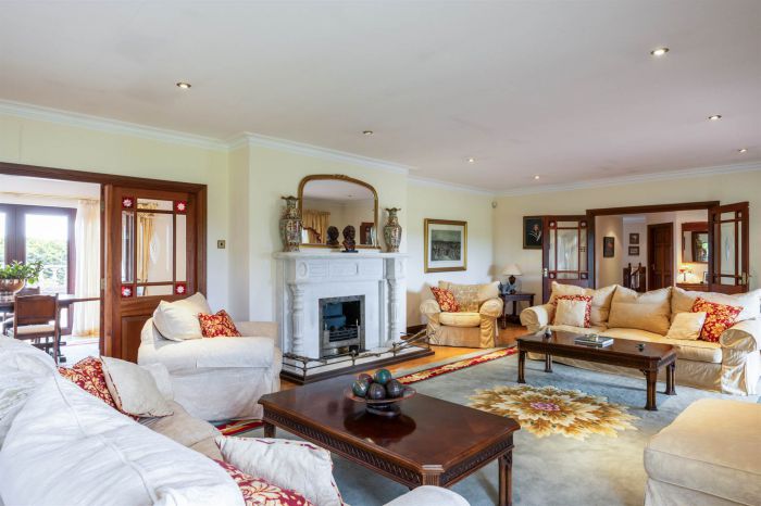 Hillview Cottage , 9-11 Lisleen Road