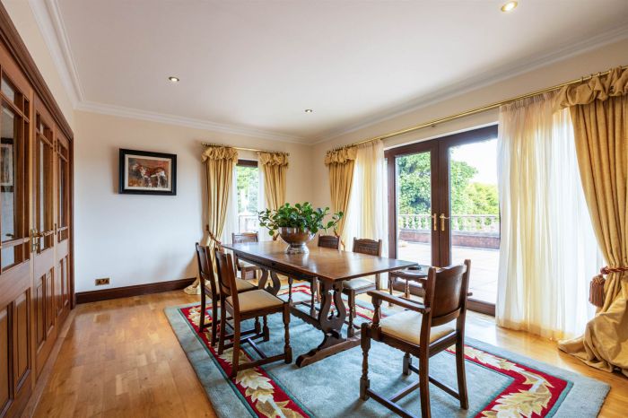 Hillview Cottage , 9-11 Lisleen Road