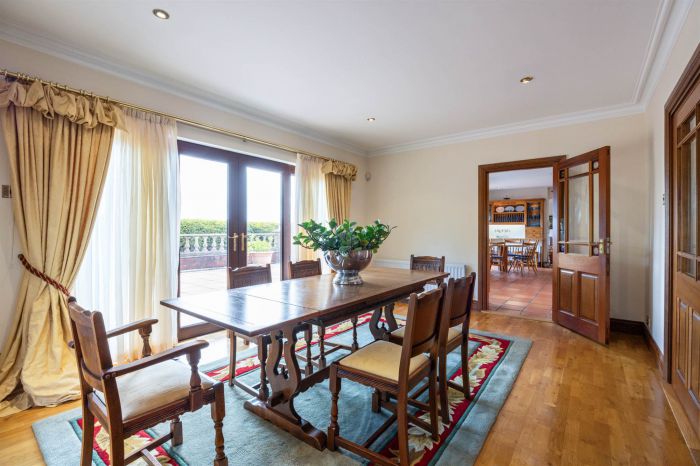 Hillview Cottage , 9-11 Lisleen Road