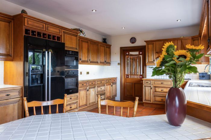 Hillview Cottage , 9-11 Lisleen Road