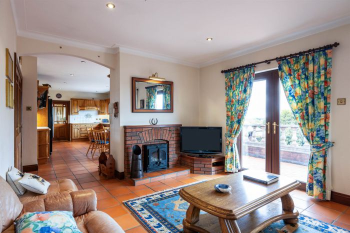 Hillview Cottage , 9-11 Lisleen Road