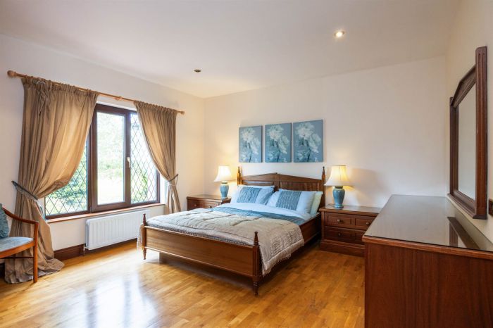 Hillview Cottage , 9-11 Lisleen Road