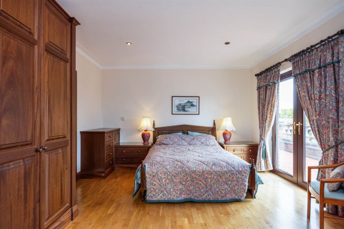 Hillview Cottage , 9-11 Lisleen Road