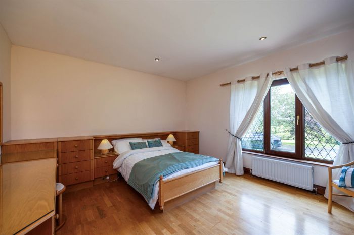 Hillview Cottage , 9-11 Lisleen Road