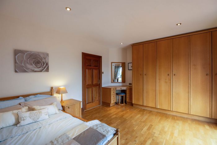 Hillview Cottage , 9-11 Lisleen Road