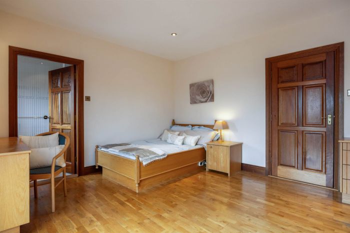 Hillview Cottage , 9-11 Lisleen Road