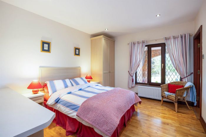 Hillview Cottage , 9-11 Lisleen Road