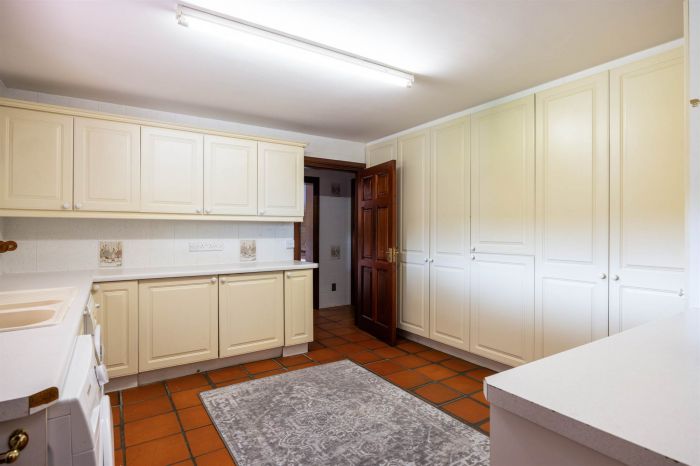 Hillview Cottage , 9-11 Lisleen Road