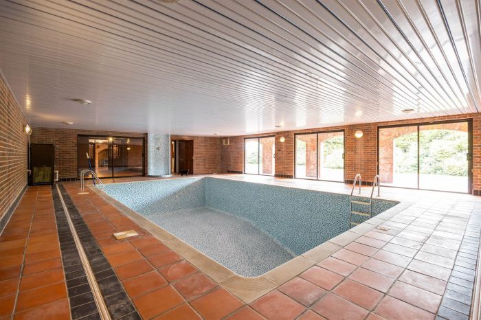 Hillview Cottage , 9-11 Lisleen Road