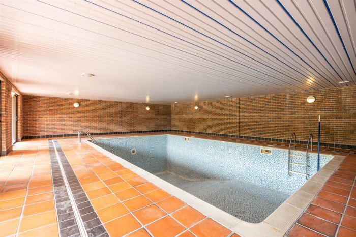 Hillview Cottage , 9-11 Lisleen Road