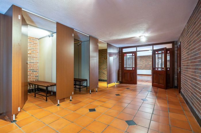 Hillview Cottage , 9-11 Lisleen Road