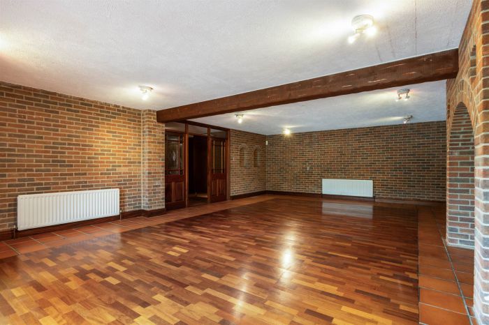 Hillview Cottage , 9-11 Lisleen Road