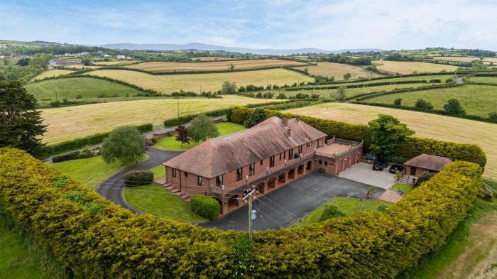 Hillview Cottage , 9-11 Lisleen Road