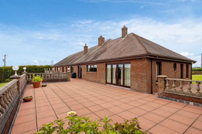 Hillview Cottage , 9-11 Lisleen Road