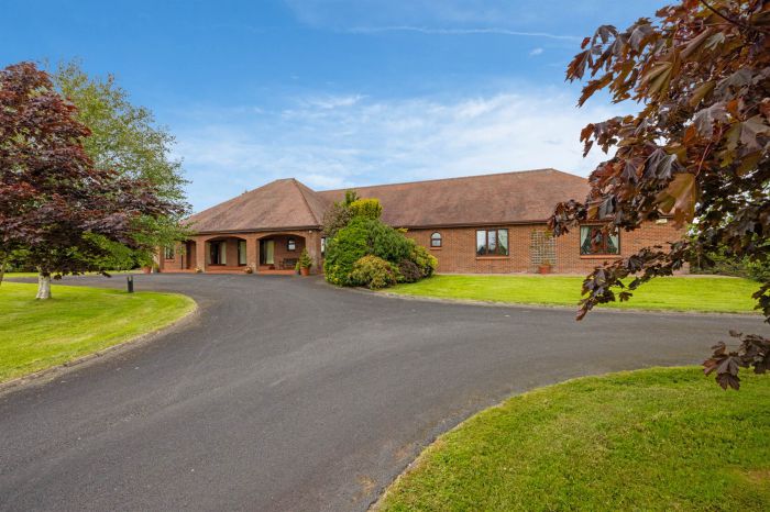 Hillview Cottage , 9-11 Lisleen Road