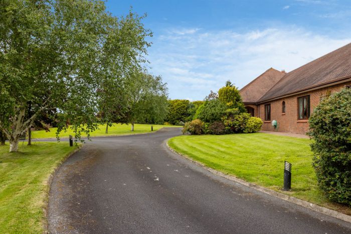 Hillview Cottage , 9-11 Lisleen Road