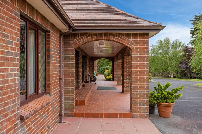 Hillview Cottage , 9-11 Lisleen Road