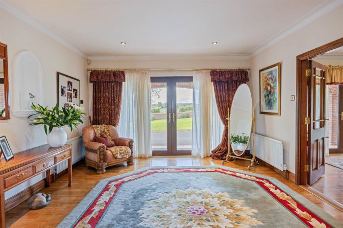 Hillview Cottage , 9-11 Lisleen Road