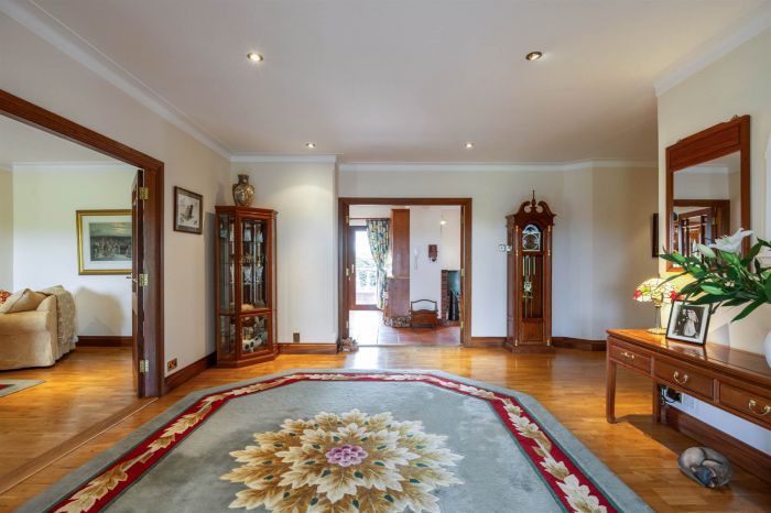 Hillview Cottage , 9-11 Lisleen Road