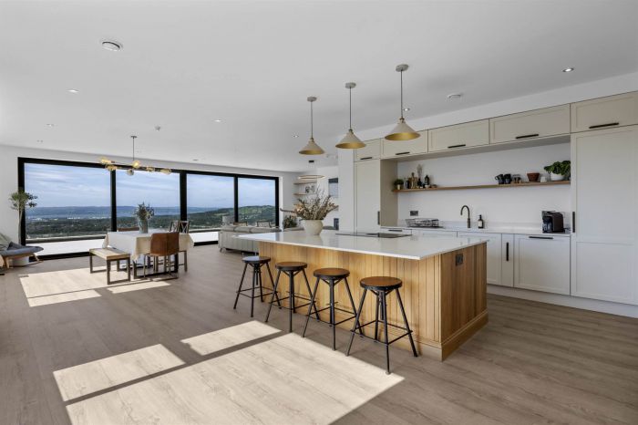 51A Middle Braniel Road