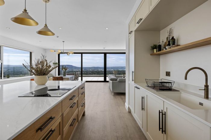 51A Middle Braniel Road