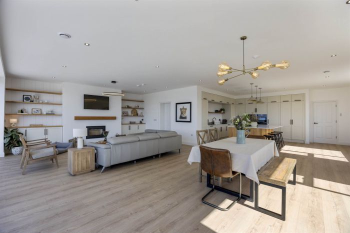 51A Middle Braniel Road